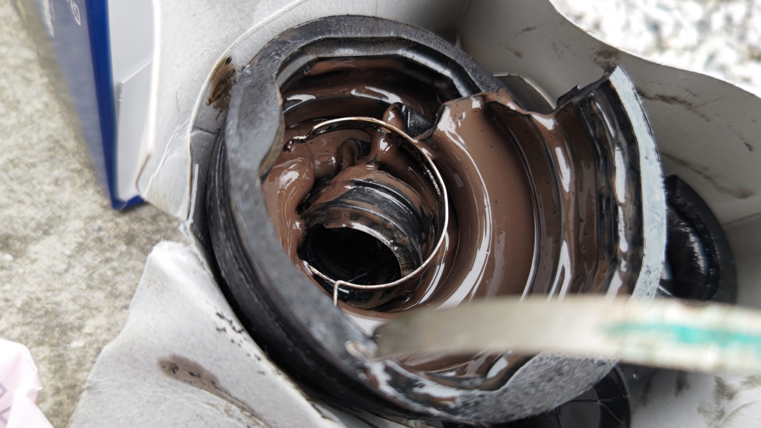 ７０ヴォクシーダストブーツ交換