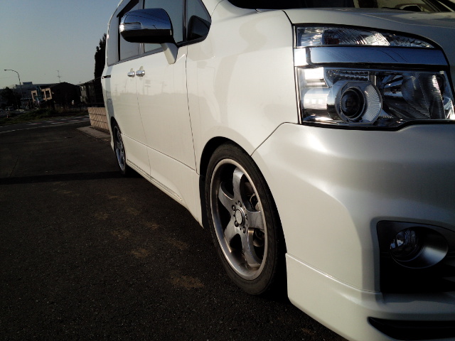 70ヴォクシーヘッドライトバルブ規格